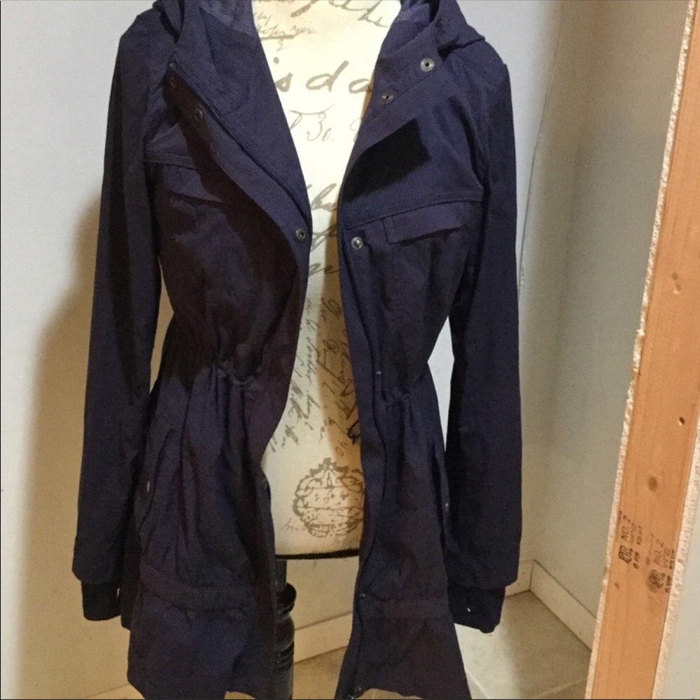 RARE DARK PURPLE LULULEMON RAIN JACKET
